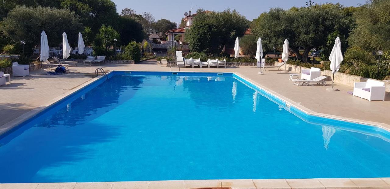 Relais d 'Itria Bed & Breakfast Grottaglie Bagian luar foto