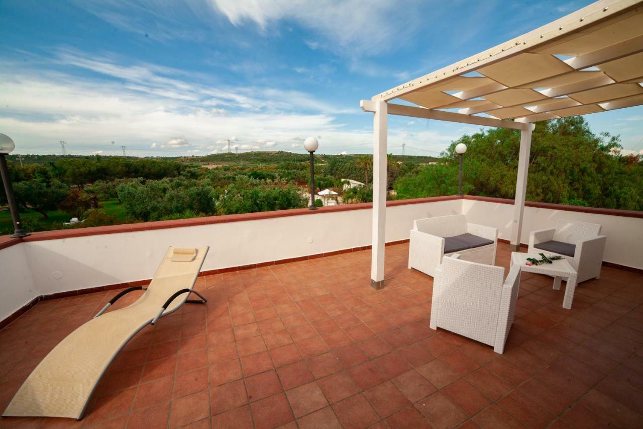 Relais d 'Itria Bed & Breakfast Grottaglie Bagian luar foto